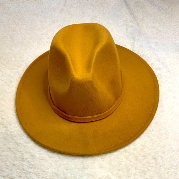 🆕Women’s Felt Designer Hat Tan/Red Inside NWOT - Picture 1 of 9